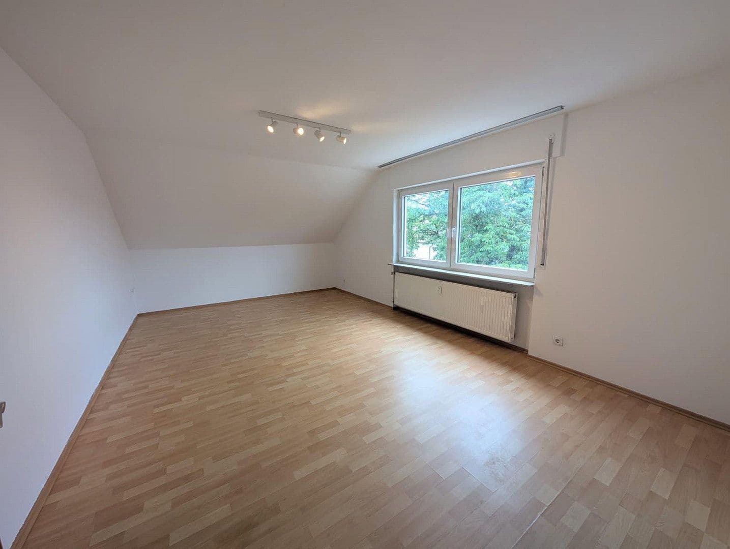 Pronájem bytu 2+1 54 m², Friedrich-Münch-Straße 45, Mühlacker, Bádensko-Württembersko Pronájem bytu 2+1 54 m², Friedrich-Münch-Straße 45, Mühlacker, Bádensko-Württembersko
