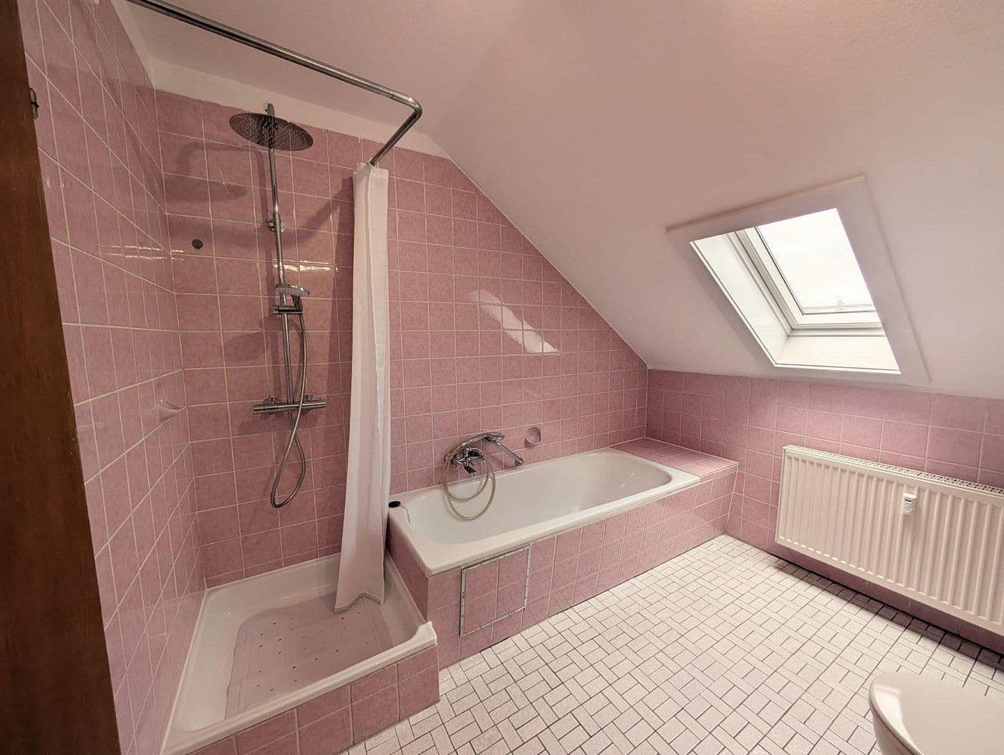 Pronájem bytu 2+1 54 m², Friedrich-Münch-Straße 45, Mühlacker, Bádensko-Württembersko Pronájem bytu 2+1 54 m², Friedrich-Münch-Straße 45, Mühlacker, Bádensko-Württembersko