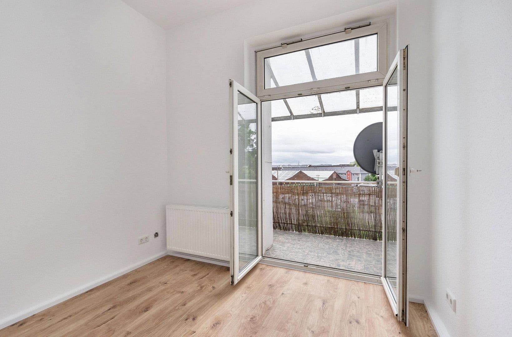 Prodej bytu 3+1 76 m², Düsseldorf, Severní Porýní-Vestfálsko Prodej bytu 3+1 76 m², Düsseldorf, Severní Porýní-Vestfálsko