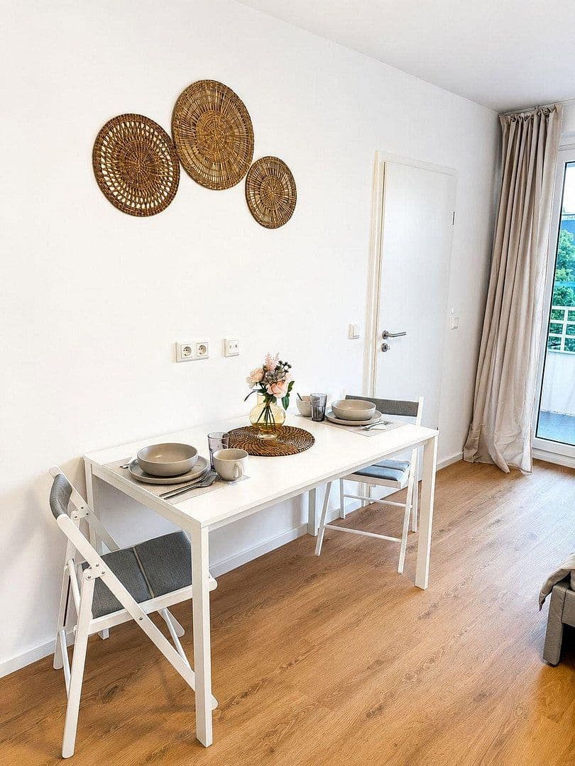 Pronájem bytu 1+1 34 m², Königswieser Straße 1, München, Bavorsko Pronájem bytu 1+1 34 m², Königswieser Straße 1, München, Bavorsko