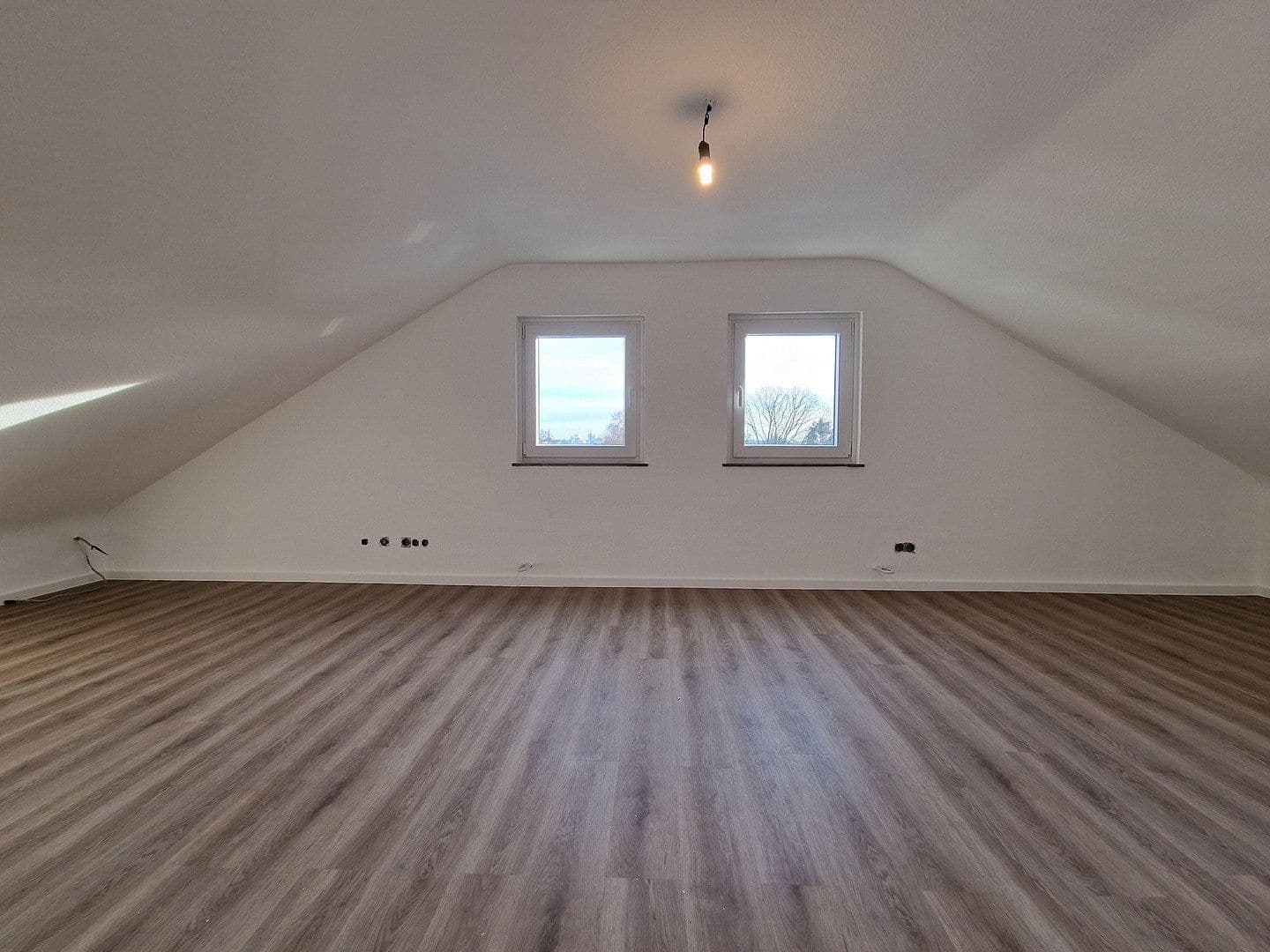 Pronájem bytu 1+1 38 m², Düsseldorfer Str. 177, Leverkusen, Severní Porýní-Vestfálsko Pronájem bytu 1+1 38 m², Düsseldorfer Str. 177, Leverkusen, Severní Porýní-Vestfálsko