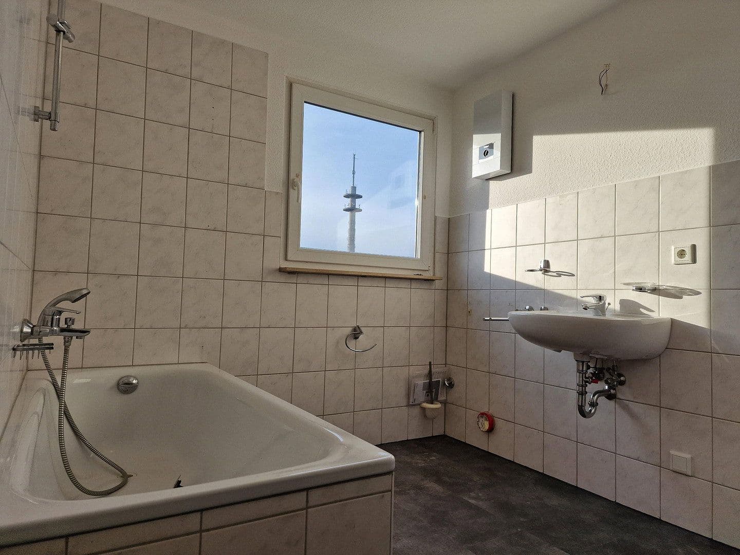 Pronájem bytu 1+1 38 m², Düsseldorfer Str. 177, Leverkusen, Severní Porýní-Vestfálsko Pronájem bytu 1+1 38 m², Düsseldorfer Str. 177, Leverkusen, Severní Porýní-Vestfálsko