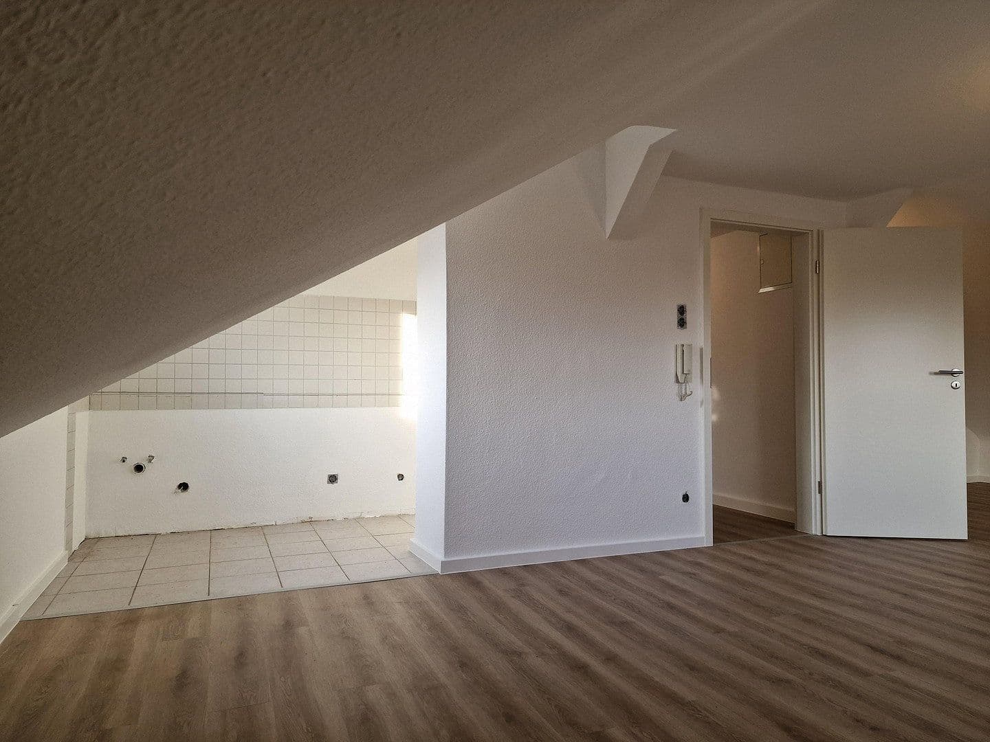 Pronájem bytu 1+1 38 m², Düsseldorfer Str. 177, Leverkusen, Severní Porýní-Vestfálsko Pronájem bytu 1+1 38 m², Düsseldorfer Str. 177, Leverkusen, Severní Porýní-Vestfálsko