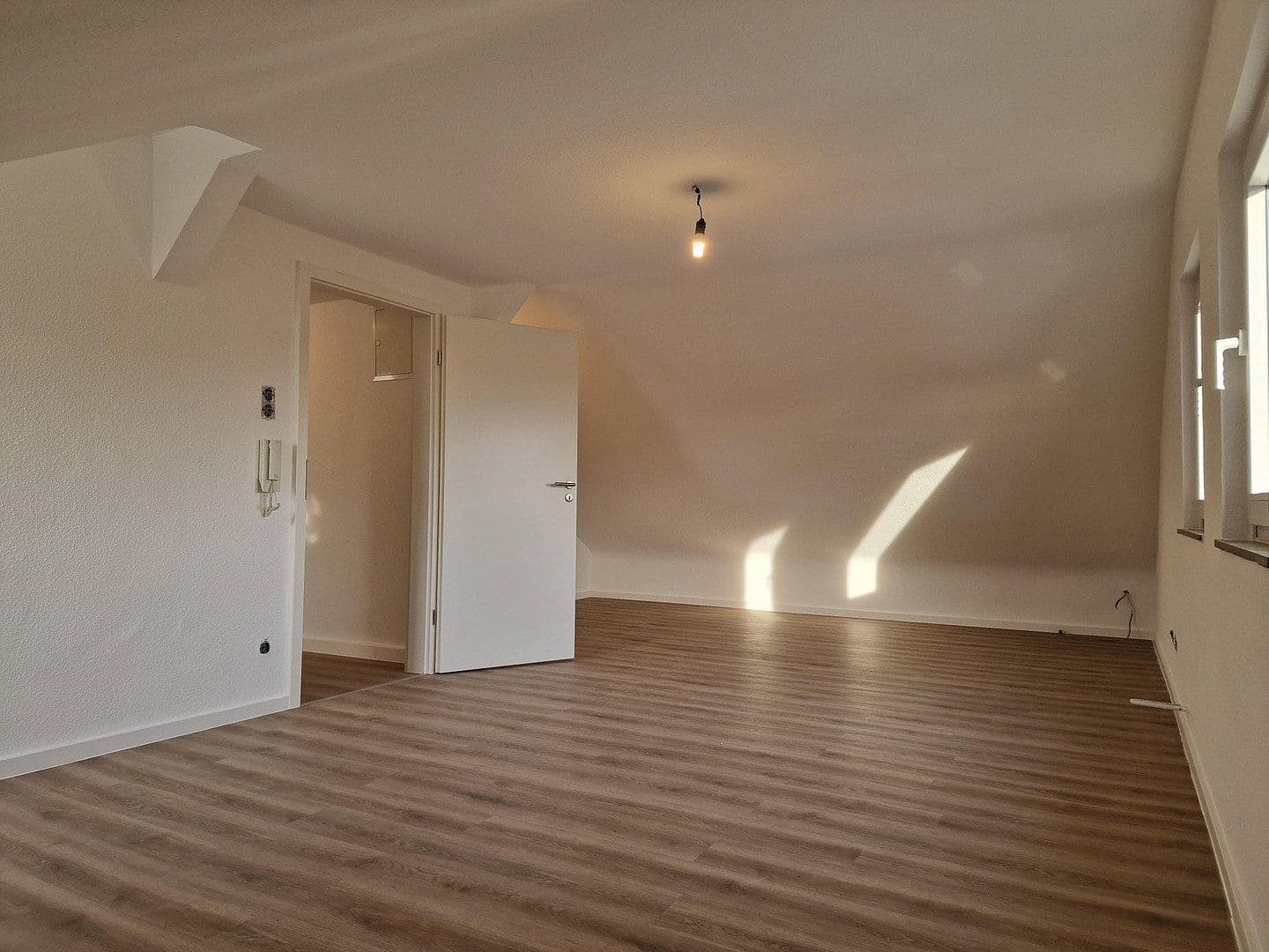 Pronájem bytu 1+1 38 m², Düsseldorfer Str. 177, Leverkusen, Severní Porýní-Vestfálsko Pronájem bytu 1+1 38 m², Düsseldorfer Str. 177, Leverkusen, Severní Porýní-Vestfálsko