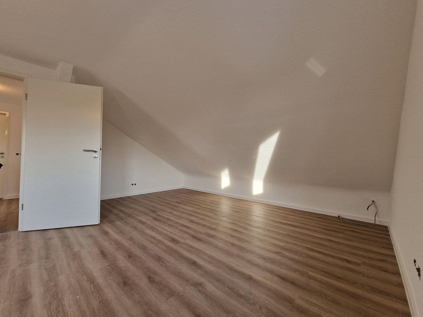 Pronájem bytu 1+1 38 m², Düsseldorfer Str. 177, Leverkusen, Severní Porýní-Vestfálsko Pronájem bytu 1+1 38 m², Düsseldorfer Str. 177, Leverkusen, Severní Porýní-Vestfálsko