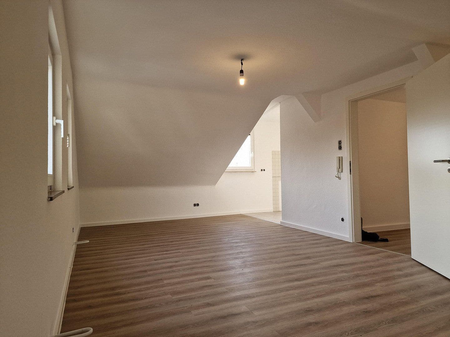 Pronájem bytu 1+1 38 m², Düsseldorfer Str. 177, Leverkusen, Severní Porýní-Vestfálsko Pronájem bytu 1+1 38 m², Düsseldorfer Str. 177, Leverkusen, Severní Porýní-Vestfálsko