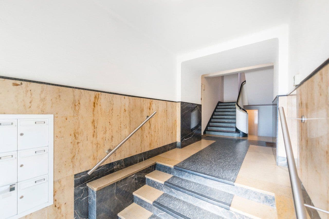 Pronájem bytu 2+1 100 m², Fischerstr. 45, Düsseldorf, Severní Porýní-Vestfálsko Pronájem bytu 2+1 100 m², Fischerstr. 45, Düsseldorf, Severní Porýní-Vestfálsko