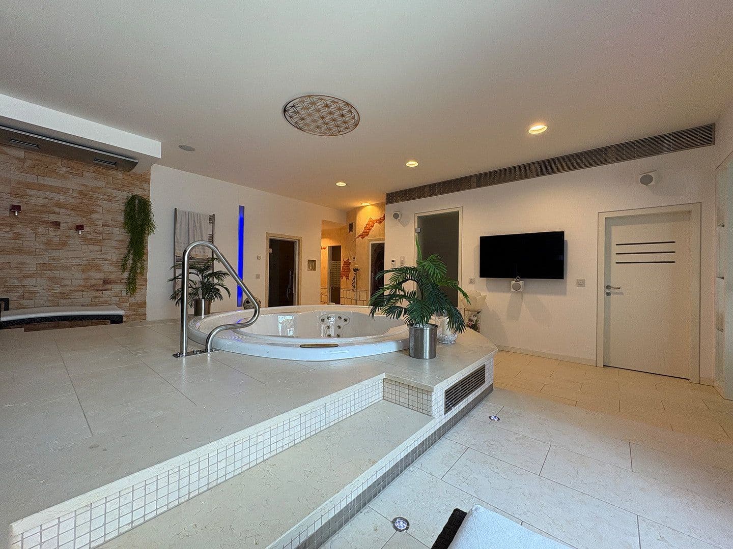 Prodej domu 572 m², pozemek 1.923 m², Rosenweg 8, Vöcklabruck, Horní Rakousko Prodej domu 572 m², pozemek 1.923 m², Rosenweg 8, Vöcklabruck, Horní Rakousko