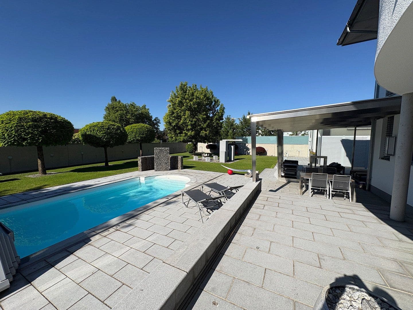 Prodej domu 572 m², pozemek 1.923 m², Rosenweg 8, Vöcklabruck, Horní Rakousko Prodej domu 572 m², pozemek 1.923 m², Rosenweg 8, Vöcklabruck, Horní Rakousko