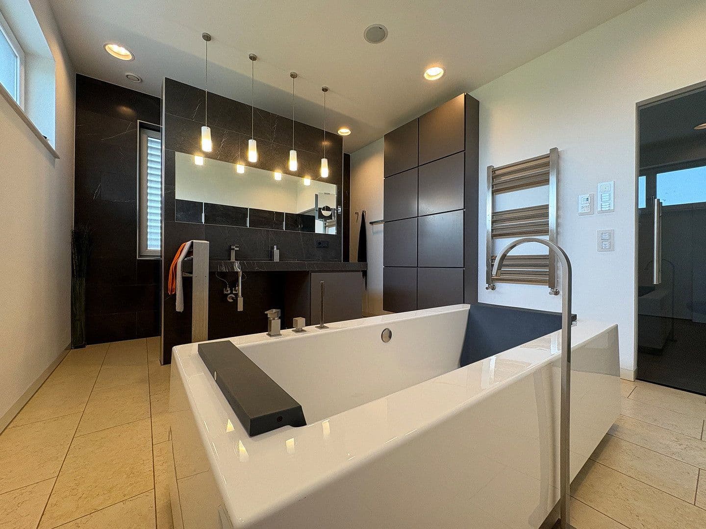 Prodej domu 572 m², pozemek 1.923 m², Rosenweg 8, Vöcklabruck, Horní Rakousko Prodej domu 572 m², pozemek 1.923 m², Rosenweg 8, Vöcklabruck, Horní Rakousko