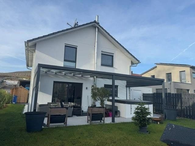 Prodej domu 106 m², pozemek 585 m², Haldengässle 3, Schliengen, Bádensko-Württembersko Prodej domu 106 m², pozemek 585 m², Haldengässle 3, Schliengen, Bádensko-Württembersko