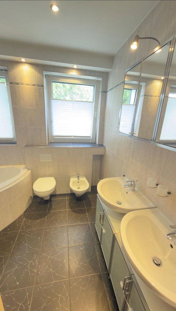 Prodej bytu 4+1 105 m², Friedenstraße 2, Heiligenhaus, Severní Porýní-Vestfálsko Prodej bytu 4+1 105 m², Friedenstraße 2, Heiligenhaus, Severní Porýní-Vestfálsko