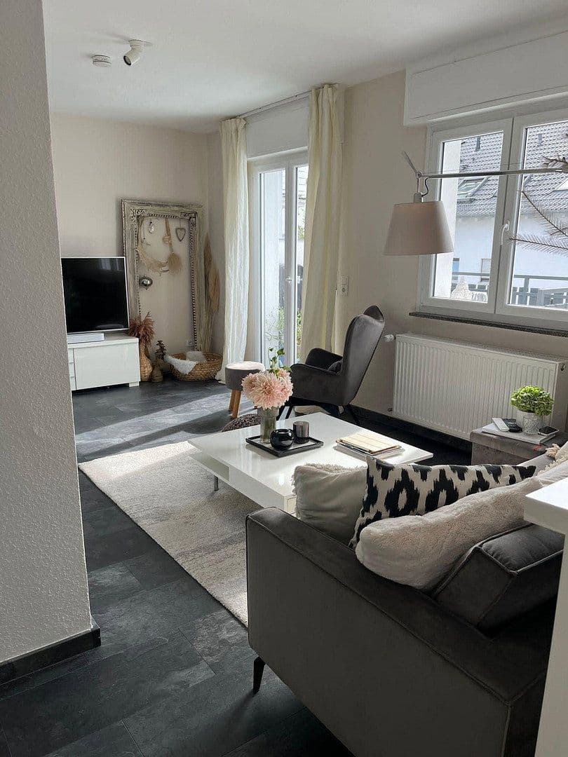 Pronájem domu 123 m², pozemek 96 m², Heusenstamm, Hessen Pronájem domu 123 m², pozemek 96 m², Heusenstamm, Hessen