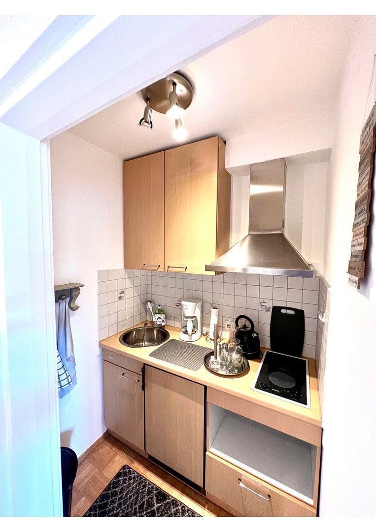 Pronájem bytu 1+1 33 m², Bayreuther Straße 17, Nürnberg, Bavorsko Pronájem bytu 1+1 33 m², Bayreuther Straße 17, Nürnberg, Bavorsko