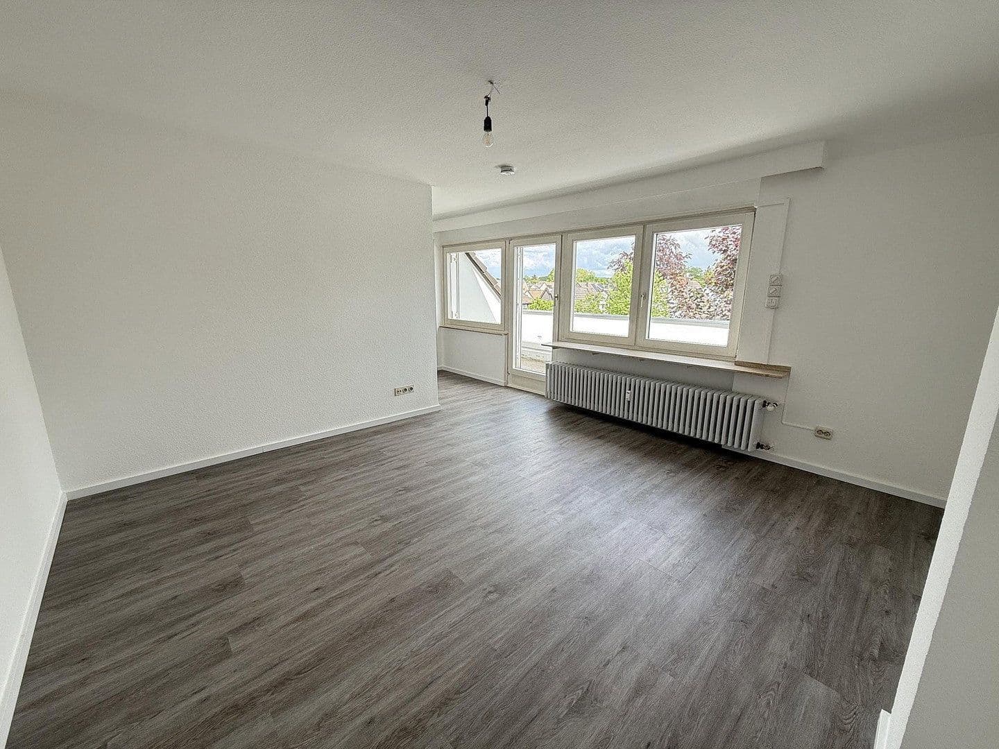 Pronájem bytu 2+1 73 m², Leverkusen, Severní Porýní-Vestfálsko Pronájem bytu 2+1 73 m², Leverkusen, Severní Porýní-Vestfálsko