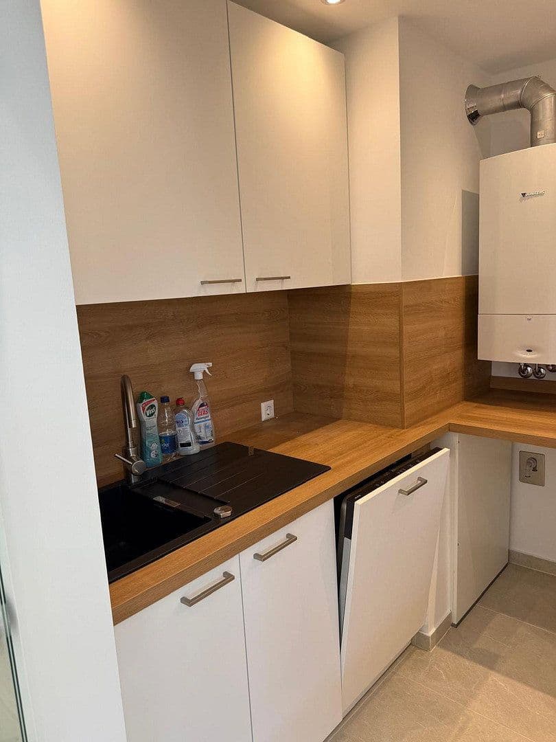Pronájem bytu 3+1 76 m², Traubenstraße 10, Stuttgart West, Bádensko-Württembersko Pronájem bytu 3+1 76 m², Traubenstraße 10, Stuttgart West, Bádensko-Württembersko