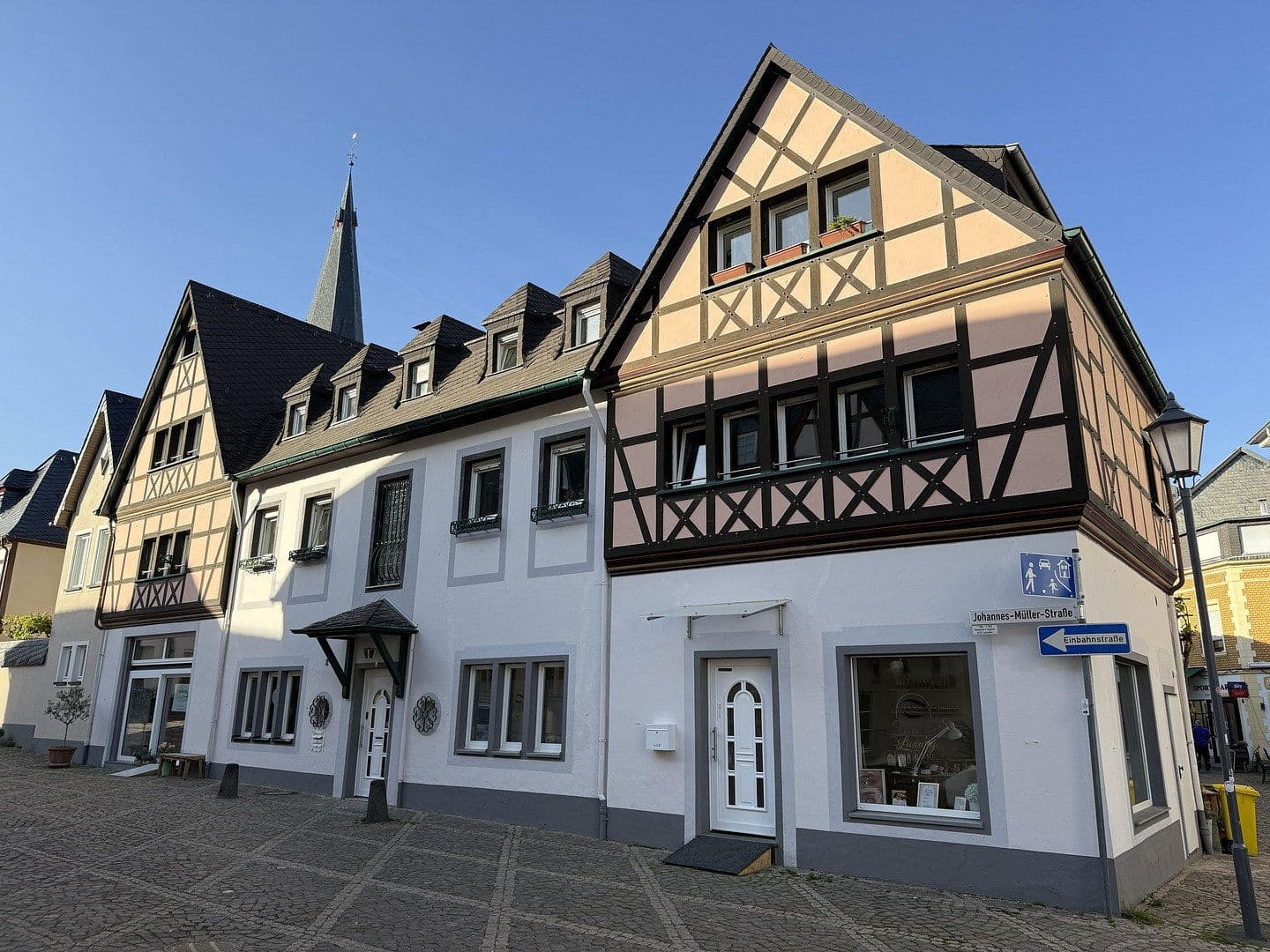 Prodej domu 438 m², pozemek 164 m², Johannes-Müller-Straße 2, Bad Neuenahr-Ahrweiler, Porýní-Falc Prodej domu 438 m², pozemek 164 m², Johannes-Müller-Straße 2, Bad Neuenahr-Ahrweiler, Porýní-Falc