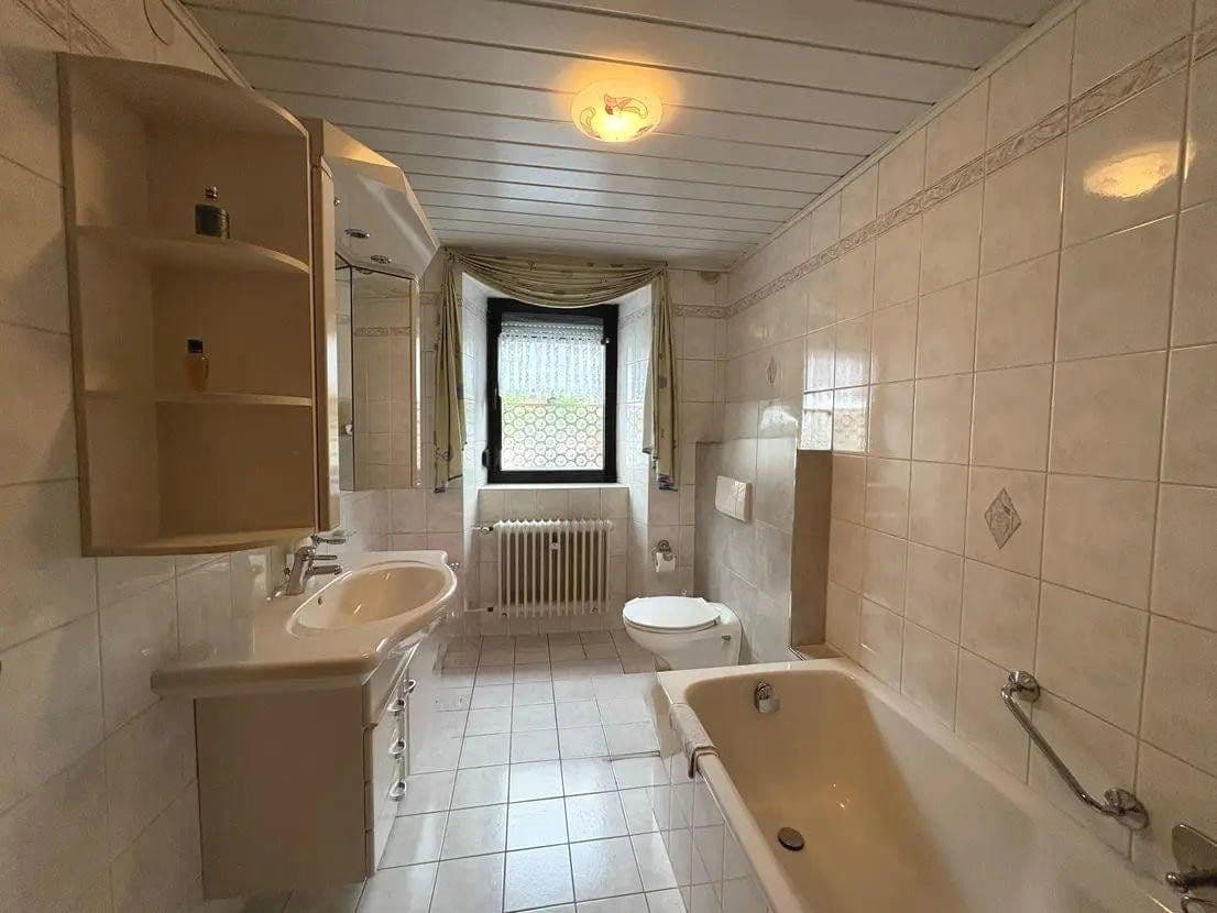 Prodej domu 172 m², pozemek 1.234 m², Hunsrückstraße 2, Horath, Porýní-Falc Prodej domu 172 m², pozemek 1.234 m², Hunsrückstraße 2, Horath, Porýní-Falc