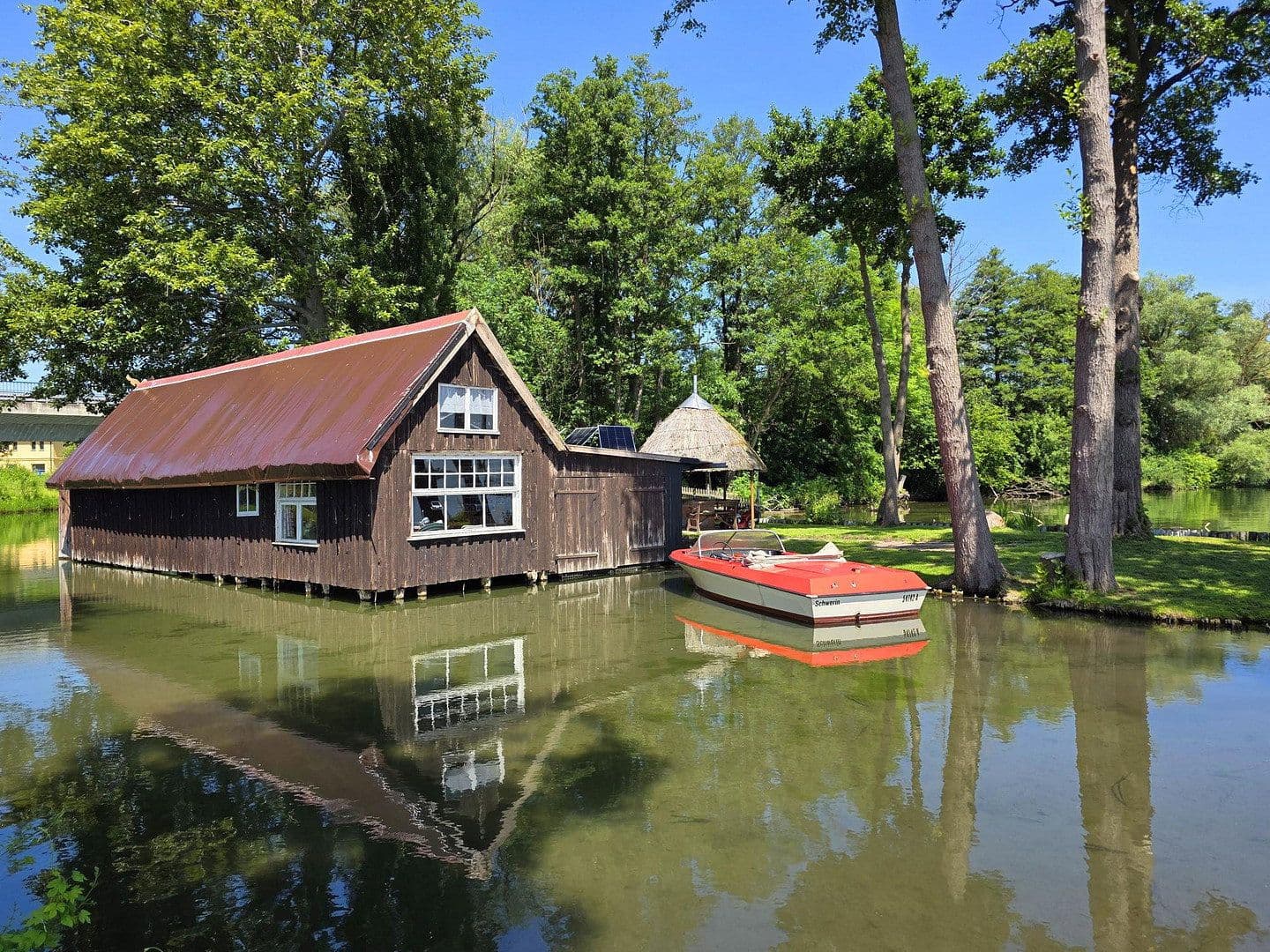 Prodej domu 10 m², pozemek 924 m², Schwerin, Mecklenburg-Vorpommern Prodej domu 10 m², pozemek 924 m², Schwerin, Mecklenburg-Vorpommern