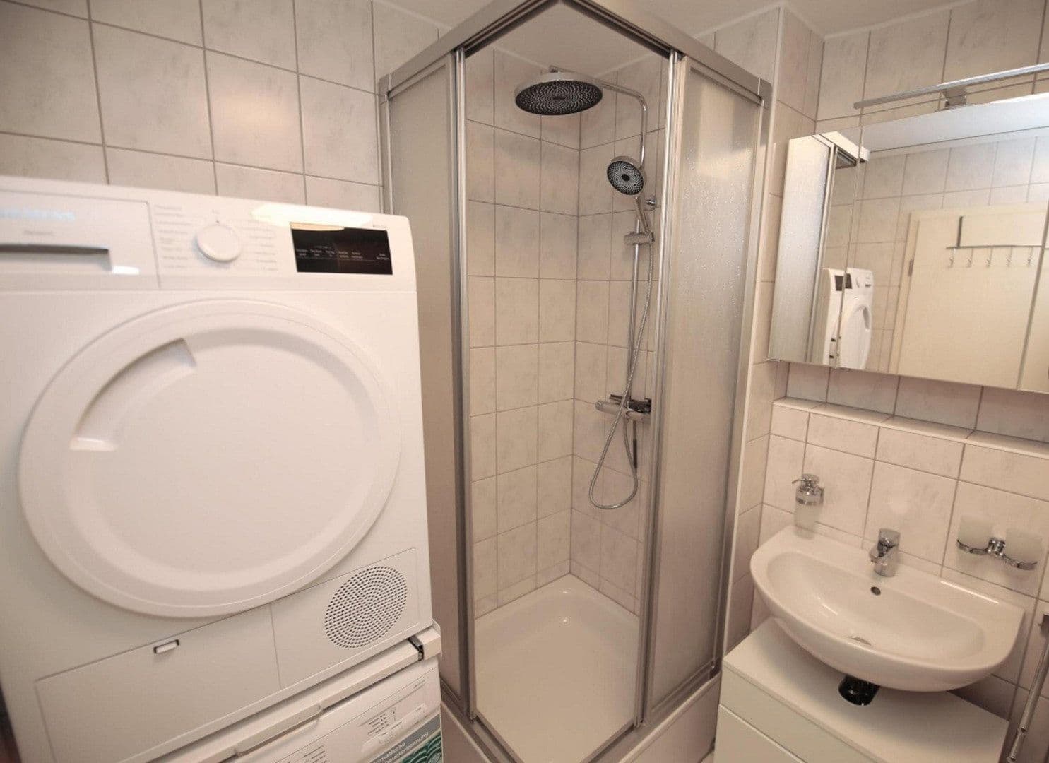 Pronájem bytu 1+kk 53 m², Wilhelm-Leuschner-Straße 47, Karlsruhe, Bádensko-Württembersko Pronájem bytu 1+kk 53 m², Wilhelm-Leuschner-Straße 47, Karlsruhe, Bádensko-Württembersko