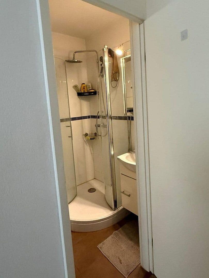 Pronájem bytu 2+1 45 m², Köln, Severní Porýní-Vestfálsko Pronájem bytu 2+1 45 m², Köln, Severní Porýní-Vestfálsko