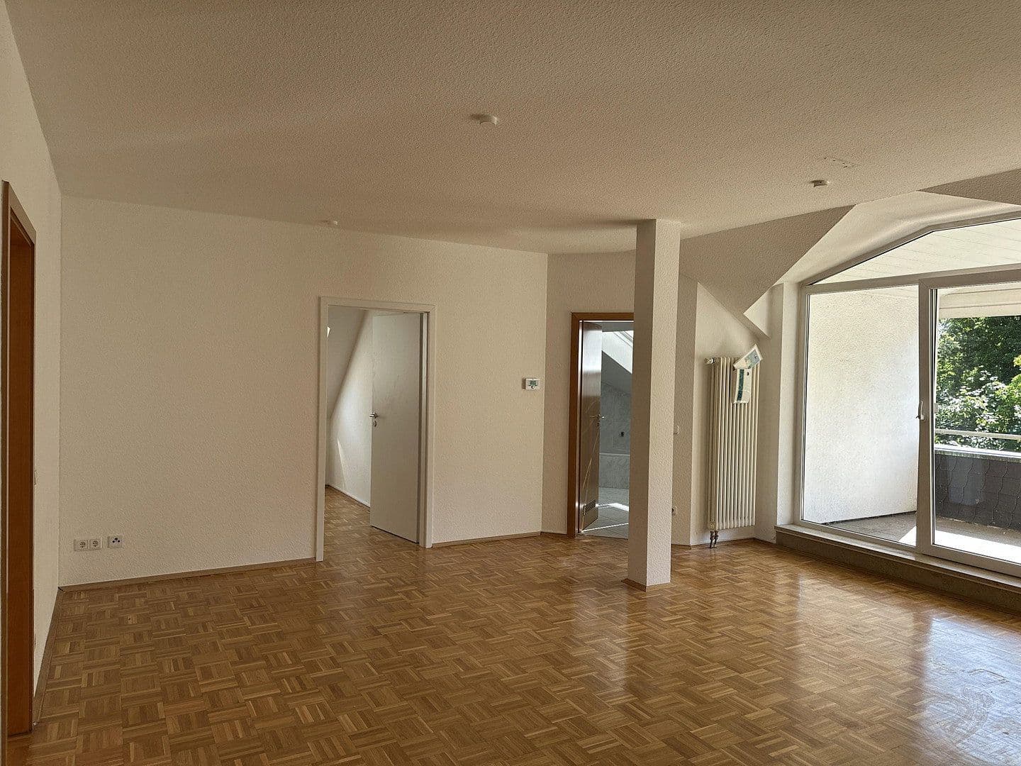 Pronájem bytu 4+1 106 m², Landgraf-Karl-Straße 19 A, Kassel, Hessen Pronájem bytu 4+1 106 m², Landgraf-Karl-Straße 19 A, Kassel, Hessen