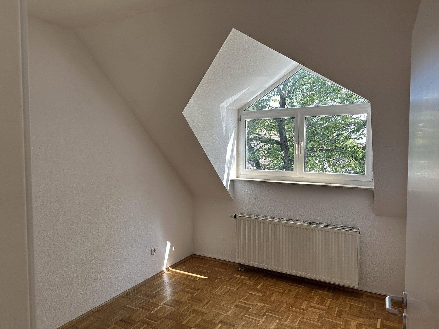 Pronájem bytu 4+1 106 m², Landgraf-Karl-Straße 19 A, Kassel, Hessen Pronájem bytu 4+1 106 m², Landgraf-Karl-Straße 19 A, Kassel, Hessen
