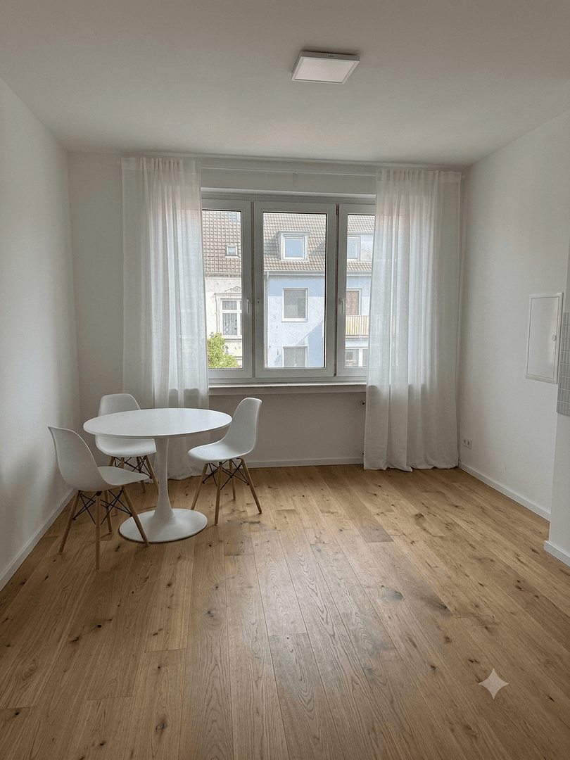 Pronájem bytu 2+1 40 m², Ackerstrasse 142, Düsseldorf, Severní Porýní-Vestfálsko Pronájem bytu 2+1 40 m², Ackerstrasse 142, Düsseldorf, Severní Porýní-Vestfálsko