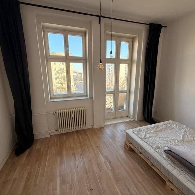 Prodej bytu 4+1 96 m², Andreasstraße 46, Berlin, Berlín Prodej bytu 4+1 96 m², Andreasstraße 46, Berlin, Berlín