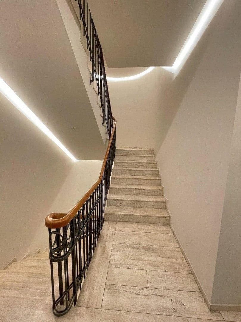 Pronájem kanceláře 135 m², Stuttgart, Bádensko-Württembersko Pronájem kanceláře 135 m², Stuttgart, Bádensko-Württembersko