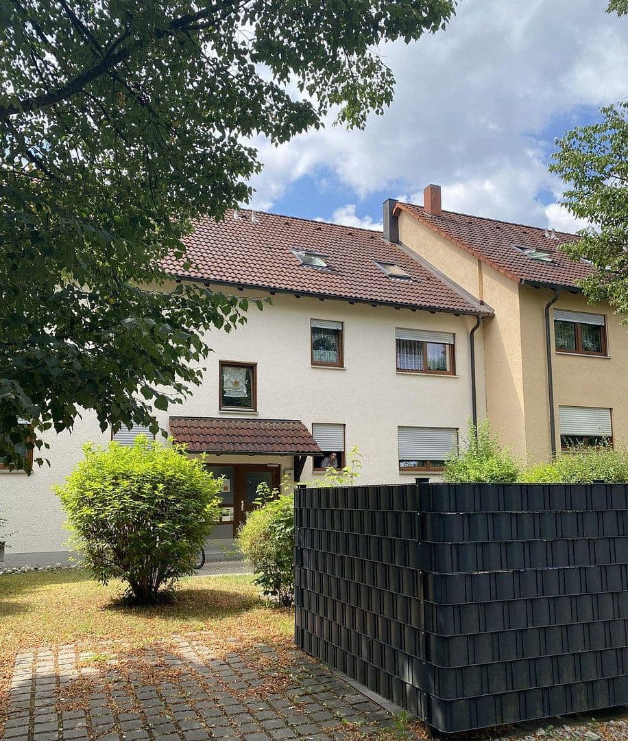 Pronájem bytu 1+1 41 m², Berg b.Neumarkt i.d.OPf., Bavorsko Pronájem bytu 1+1 41 m², Berg b.Neumarkt i.d.OPf., Bavorsko