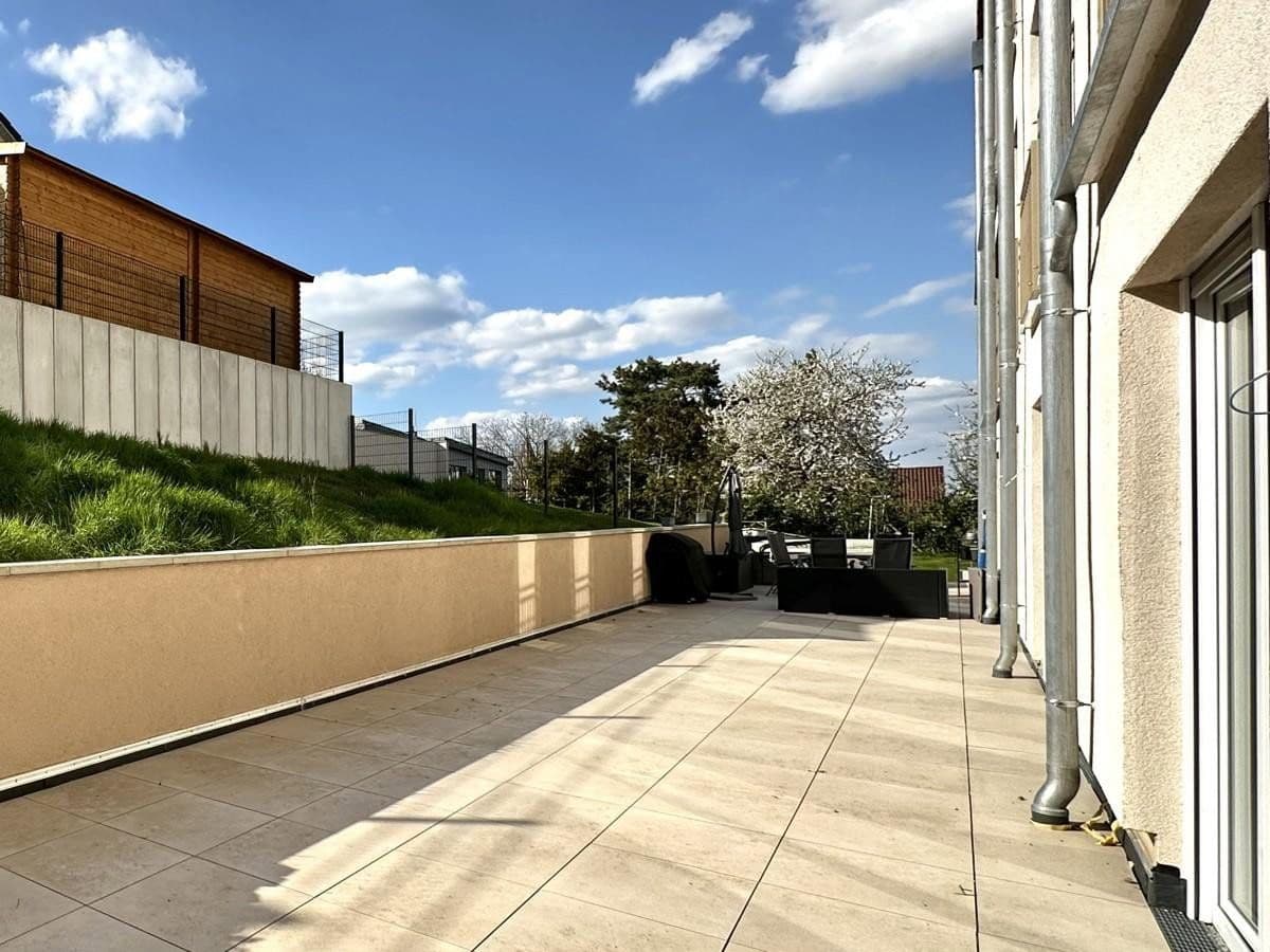 Pronájem bytu 4+1 121 m², Kieselbronn, Bádensko-Württembersko Pronájem bytu 4+1 121 m², Kieselbronn, Bádensko-Württembersko