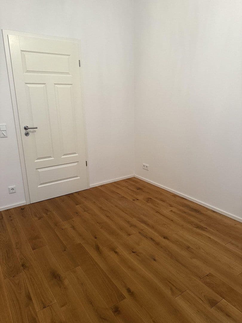 Pronájem domu 120 m², pozemek 200 m², Frankfurt, Hessen Pronájem domu 120 m², pozemek 200 m², Frankfurt, Hessen