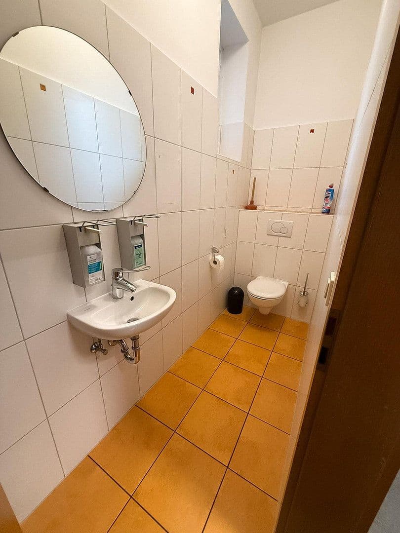 Prodej kanceláře 192 m², Ernst-Putz-Str. 8, Bad Brückenau, Bavorsko Prodej kanceláře 192 m², Ernst-Putz-Str. 8, Bad Brückenau, Bavorsko