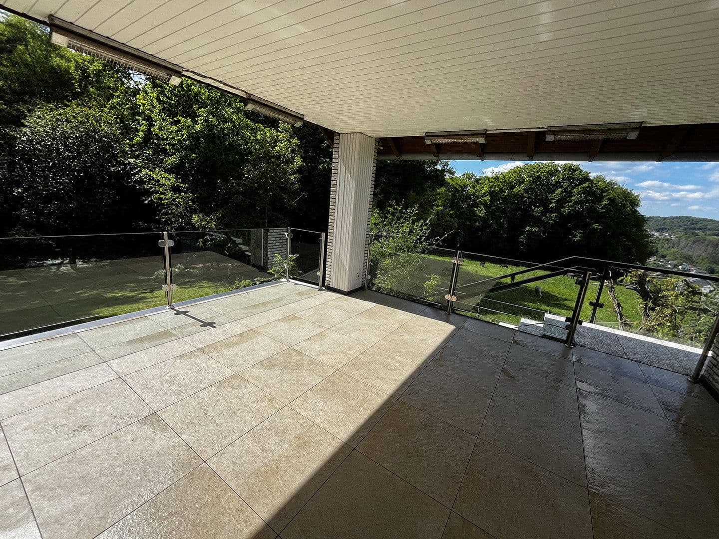 Prodej domu 347 m², pozemek 2.550 m², Overath, Severní Porýní-Vestfálsko Prodej domu 347 m², pozemek 2.550 m², Overath, Severní Porýní-Vestfálsko