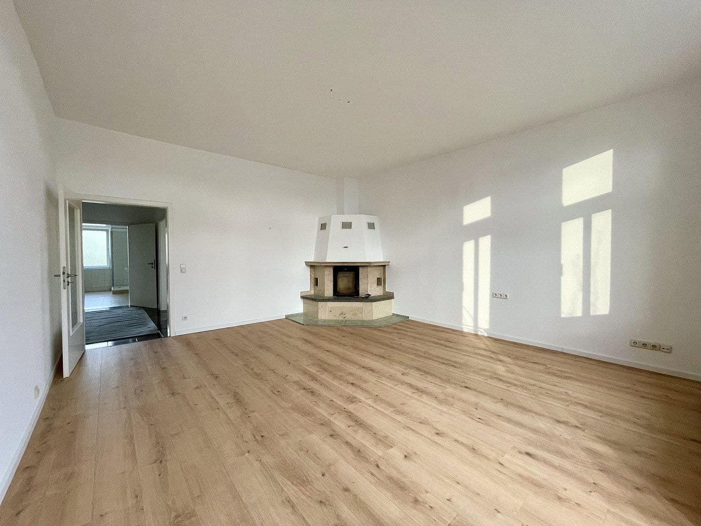 Pronájem bytu 3+kk 103 m², Güstrow, Mecklenburg-Vorpommern Pronájem bytu 3+kk 103 m², Güstrow, Mecklenburg-Vorpommern
