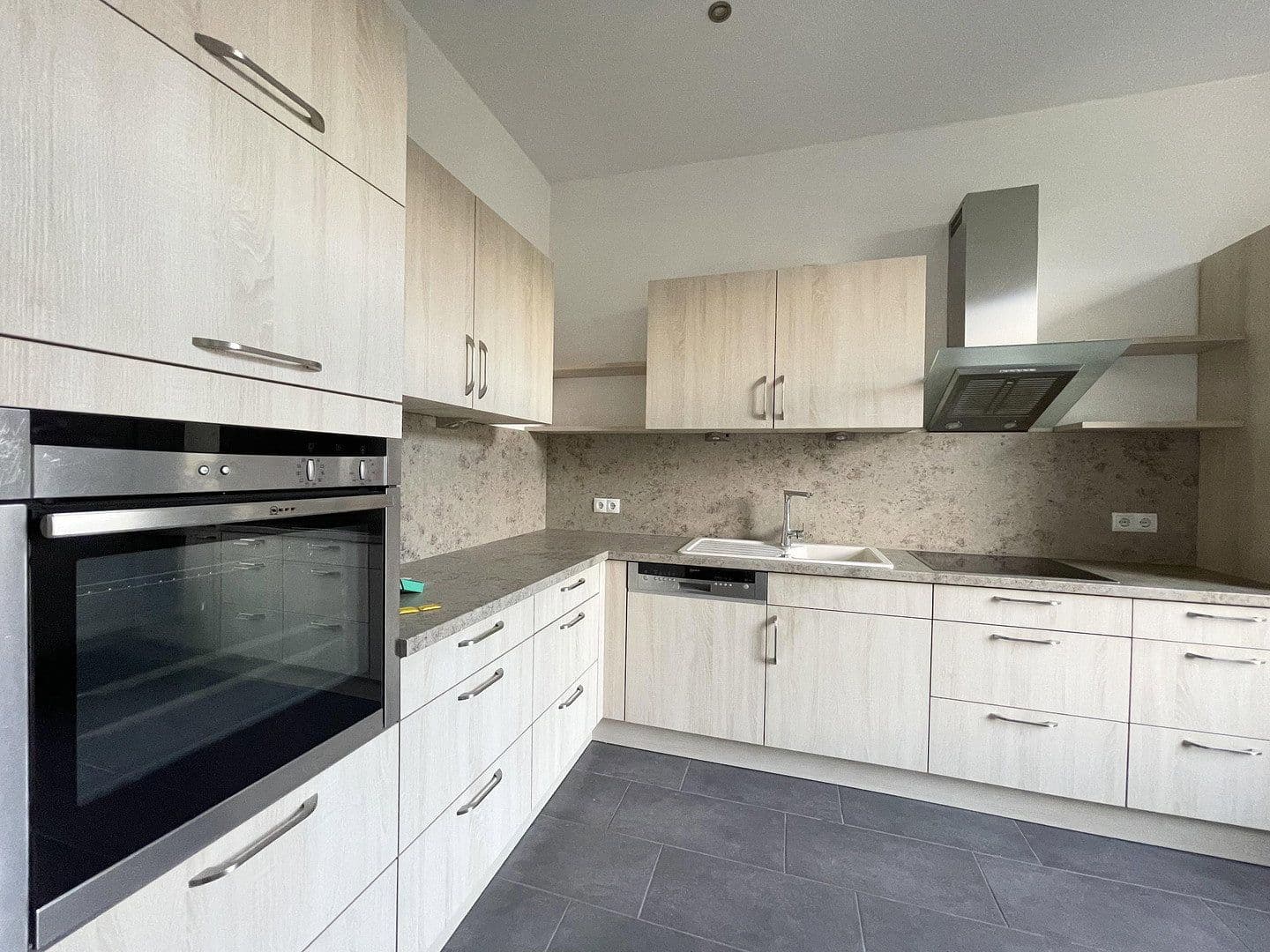 Pronájem bytu 3+kk 103 m², Güstrow, Mecklenburg-Vorpommern Pronájem bytu 3+kk 103 m², Güstrow, Mecklenburg-Vorpommern