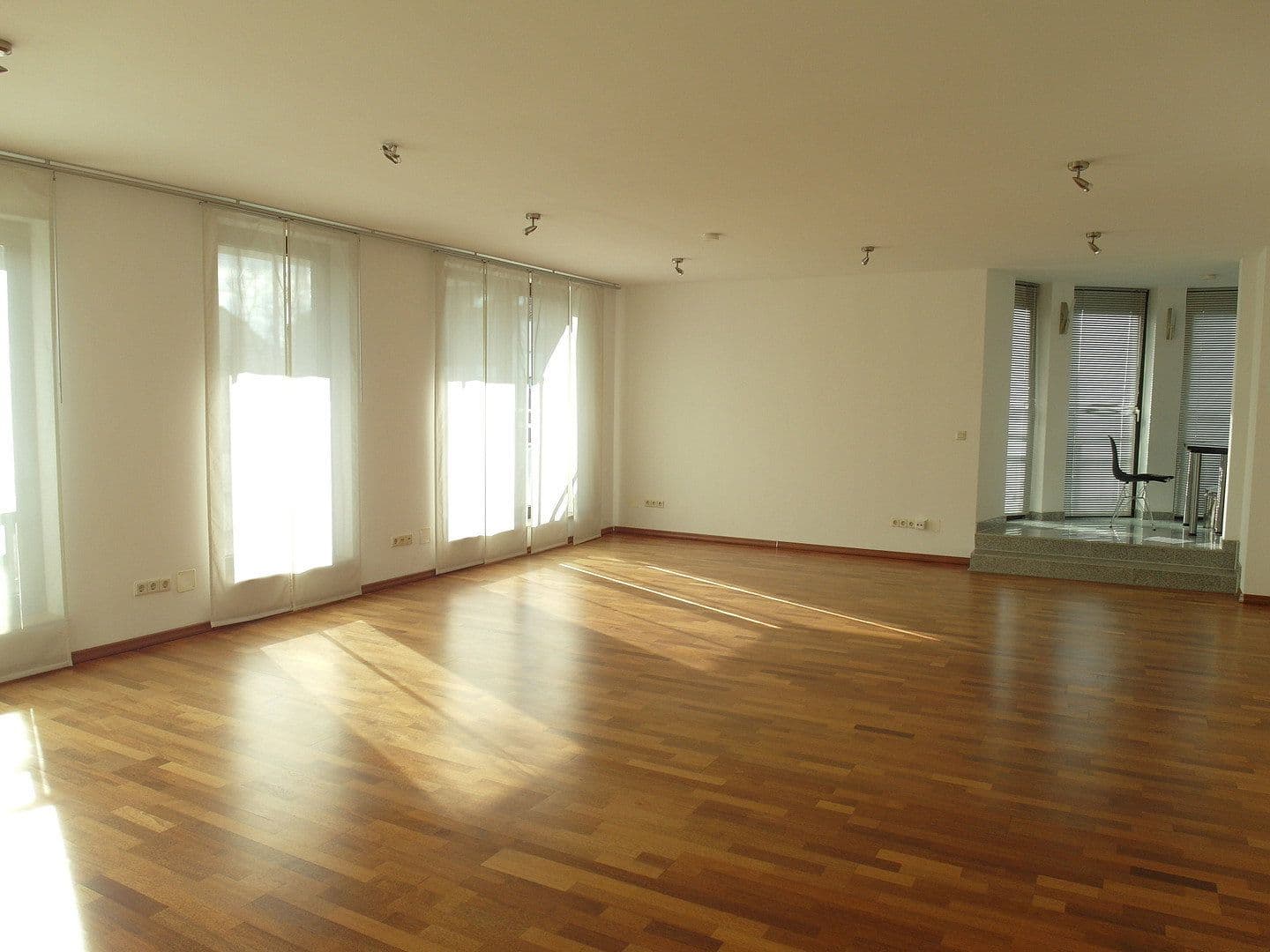 Pronájem bytu 5+1 174 m², Neusser Straße 26b, Meerbusch, Severní Porýní-Vestfálsko Pronájem bytu 5+1 174 m², Neusser Straße 26b, Meerbusch, Severní Porýní-Vestfálsko