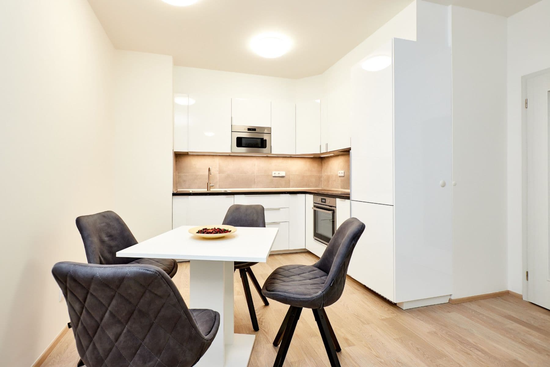 Pronájem bytu 2+kk 60 m², U Mlýnského kanálu, Praha, Praha Pronájem bytu 2+kk 60 m², U Mlýnského kanálu, Praha, Praha