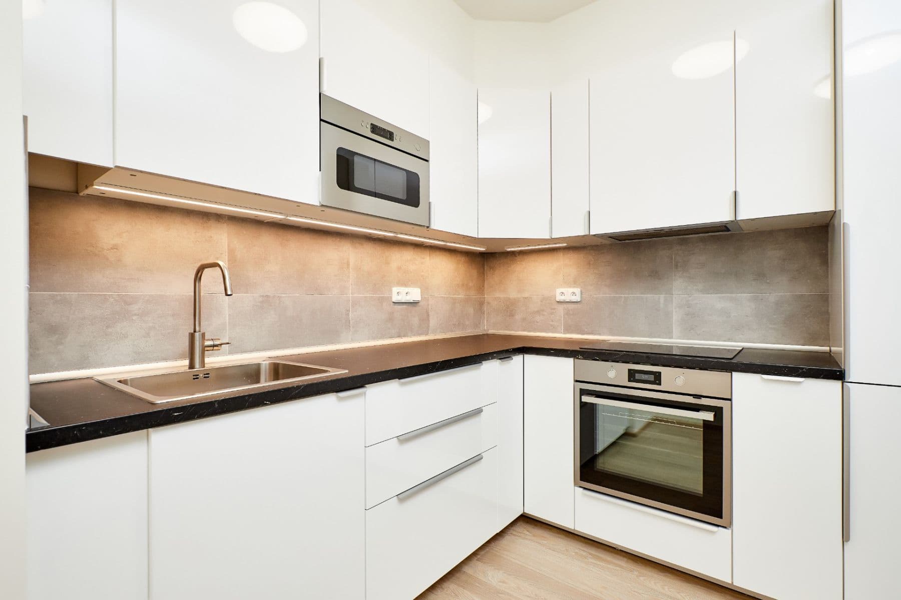 Pronájem bytu 2+kk 60 m², U Mlýnského kanálu, Praha, Praha Pronájem bytu 2+kk 60 m², U Mlýnského kanálu, Praha, Praha