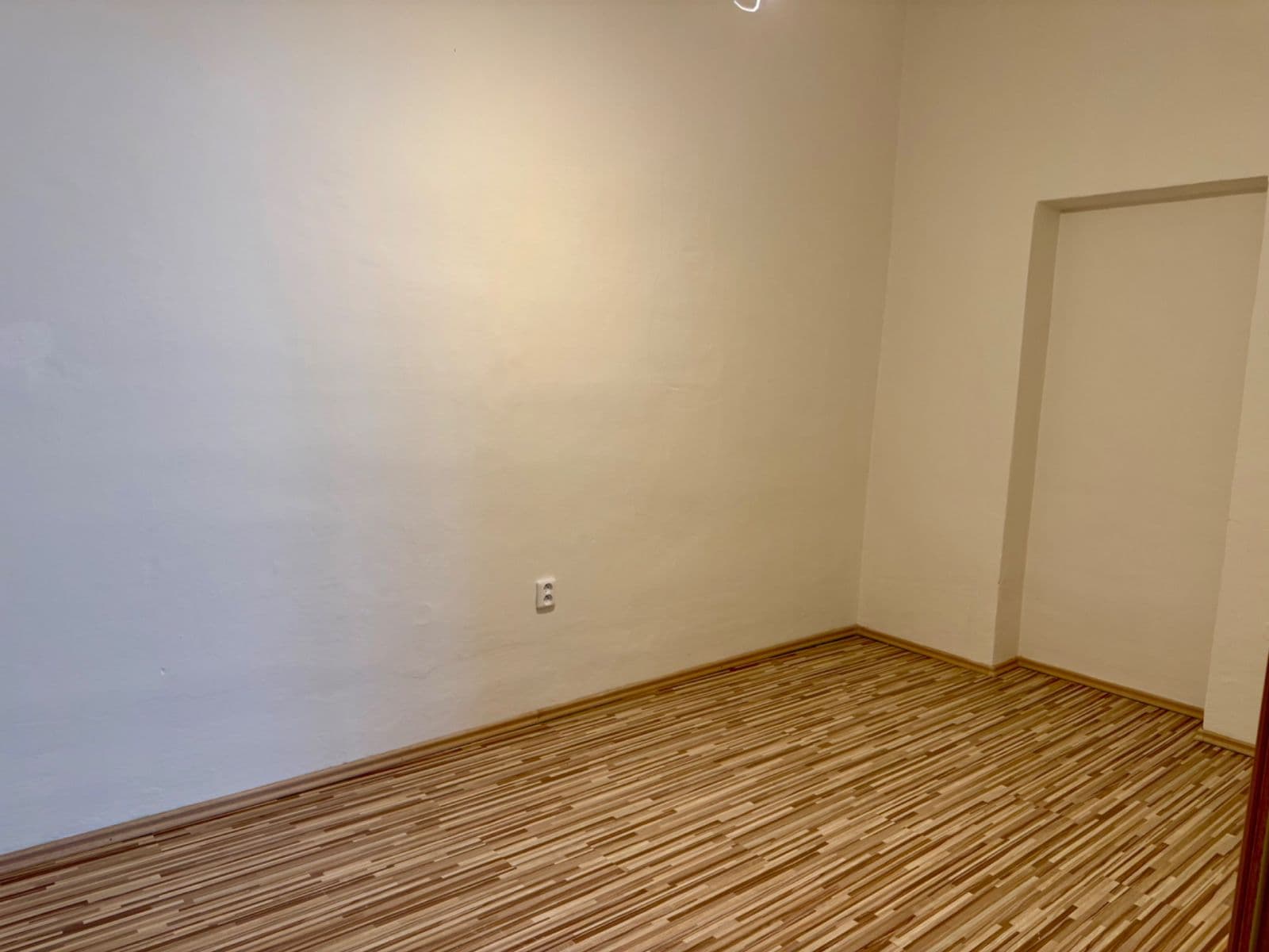 Pronájem bytu 3+1 80 m², Zámecká, Ostrava, Moravskoslezský kraj Pronájem bytu 3+1 80 m², Zámecká, Ostrava, Moravskoslezský kraj