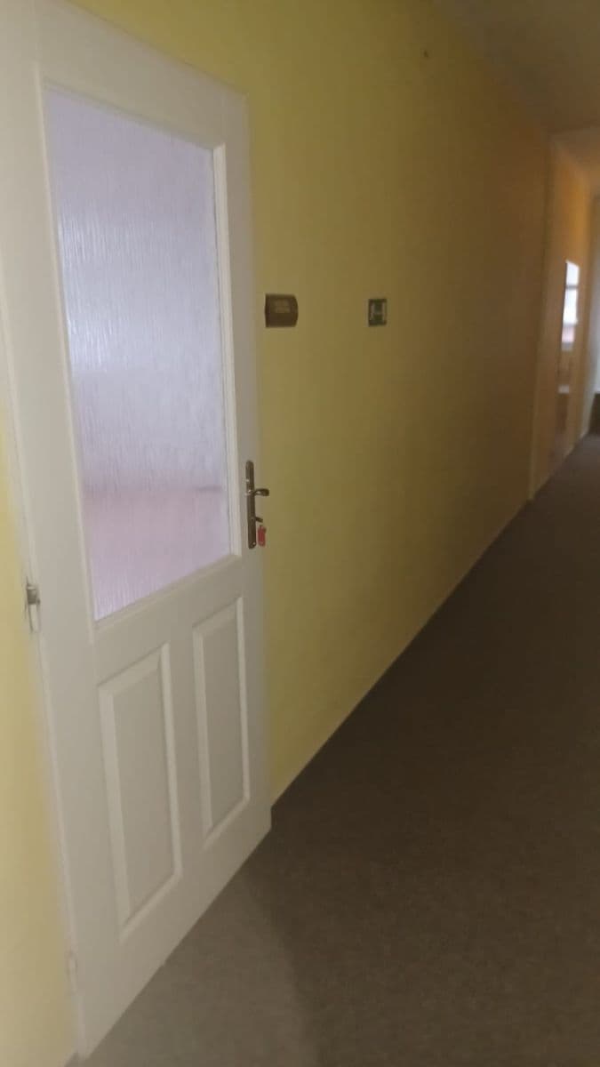 Pronájem nebytového prostoru 25 m², Pod Hájem, Králův Dvůr, Středočeský kraj Pronájem nebytového prostoru 25 m², Pod Hájem, Králův Dvůr, Středočeský kraj