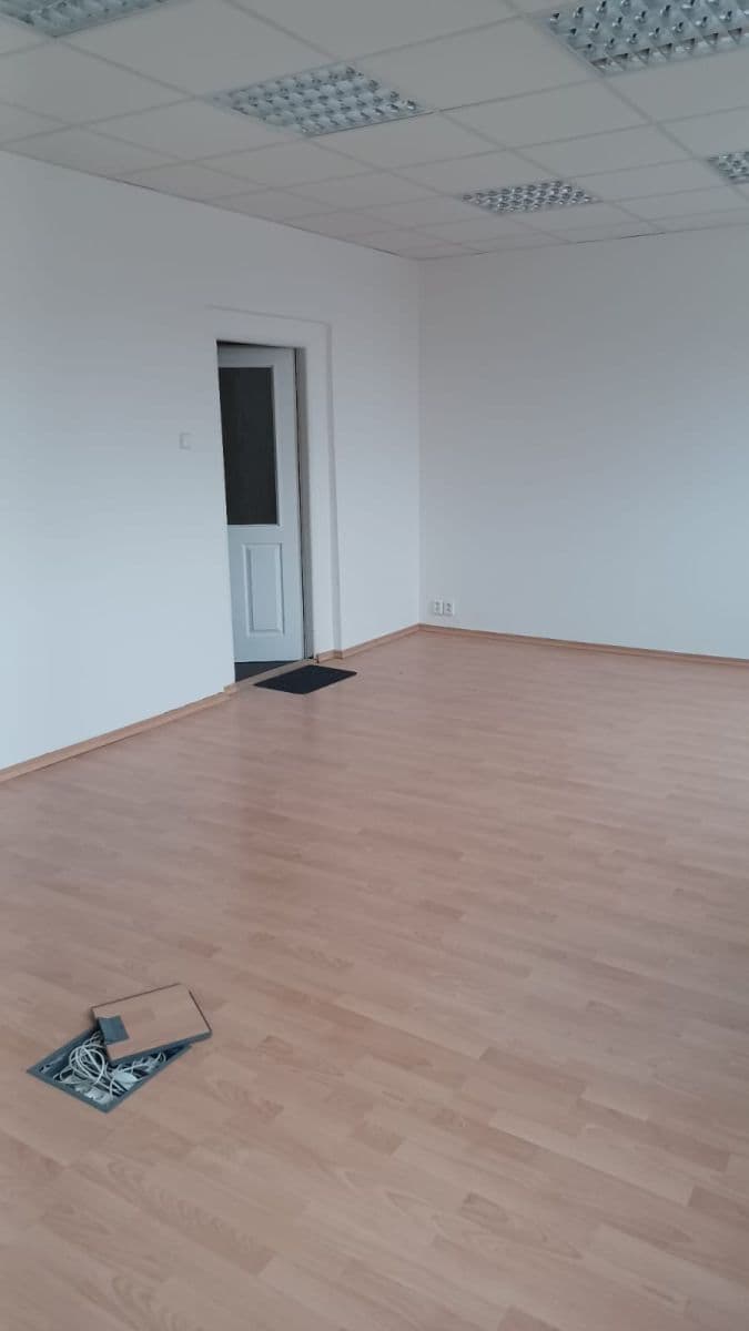 Pronájem nebytového prostoru 25 m², Pod Hájem, Králův Dvůr, Středočeský kraj Pronájem nebytového prostoru 25 m², Pod Hájem, Králův Dvůr, Středočeský kraj