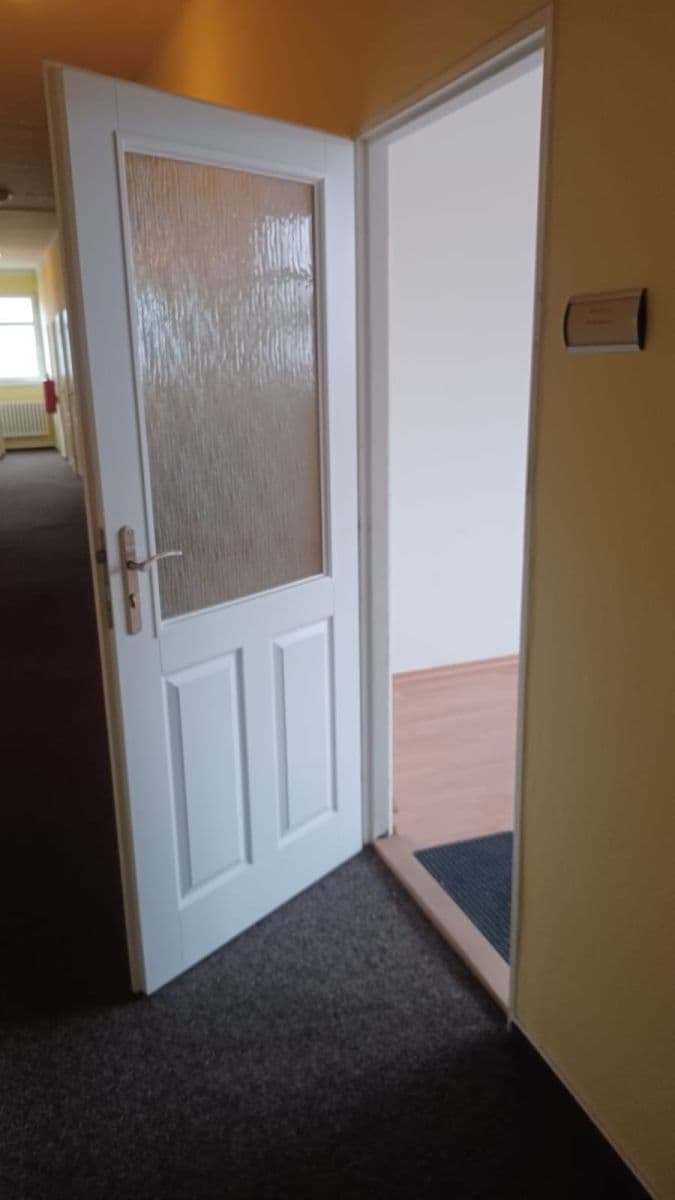 Pronájem nebytového prostoru 25 m², Pod Hájem, Králův Dvůr, Středočeský kraj Pronájem nebytového prostoru 25 m², Pod Hájem, Králův Dvůr, Středočeský kraj