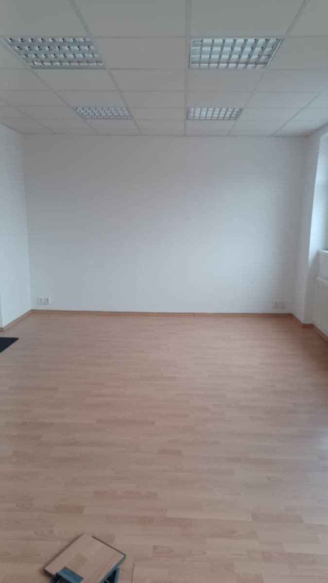 Pronájem nebytového prostoru 25 m², Pod Hájem, Králův Dvůr, Středočeský kraj Pronájem nebytového prostoru 25 m², Pod Hájem, Králův Dvůr, Středočeský kraj