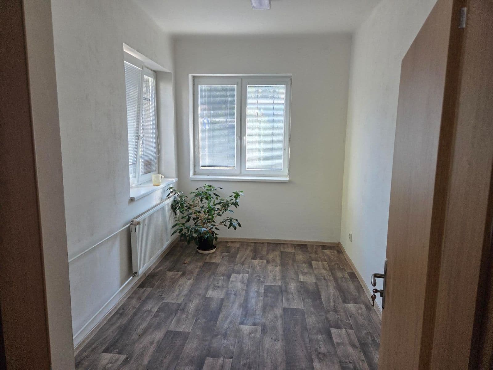 Pronájem nebytového prostoru 36 m², Brožíkova, Beroun, Středočeský kraj Pronájem nebytového prostoru 36 m², Brožíkova, Beroun, Středočeský kraj