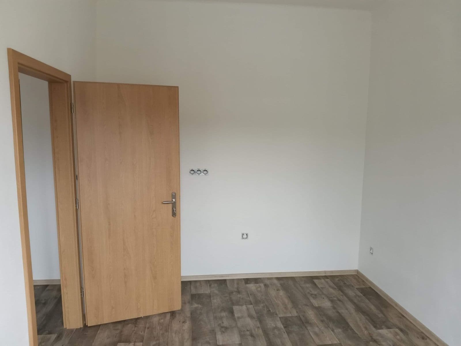 Pronájem nebytového prostoru 11 m², Brožíkova, Beroun, Středočeský kraj Pronájem nebytového prostoru 11 m², Brožíkova, Beroun, Středočeský kraj