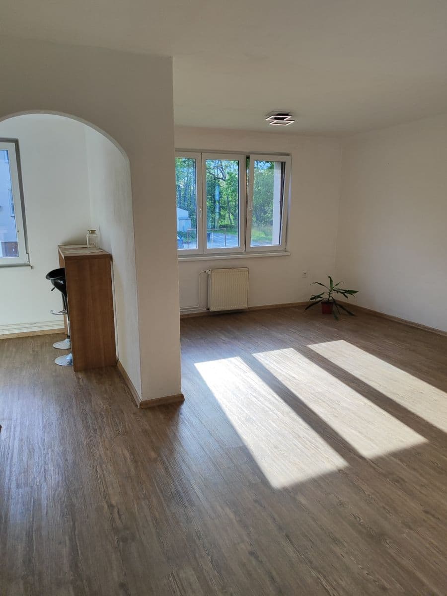 Prodej bytu 3+1 65 m², Na Nábřeží, Lomnice nad Lužnicí, Jihočeský kraj Prodej bytu 3+1 65 m², Na Nábřeží, Lomnice nad Lužnicí, Jihočeský kraj