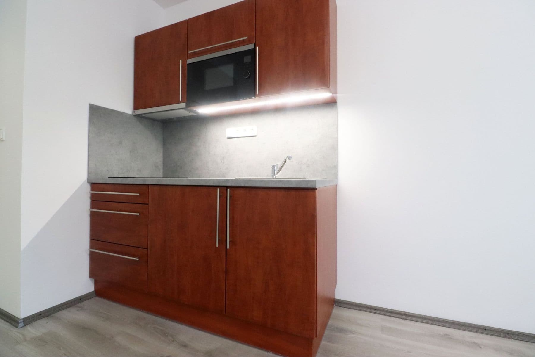 Pronájem bytu 1+kk 27 m², Kolbenova, Praha, Praha Pronájem bytu 1+kk 27 m², Kolbenova, Praha, Praha