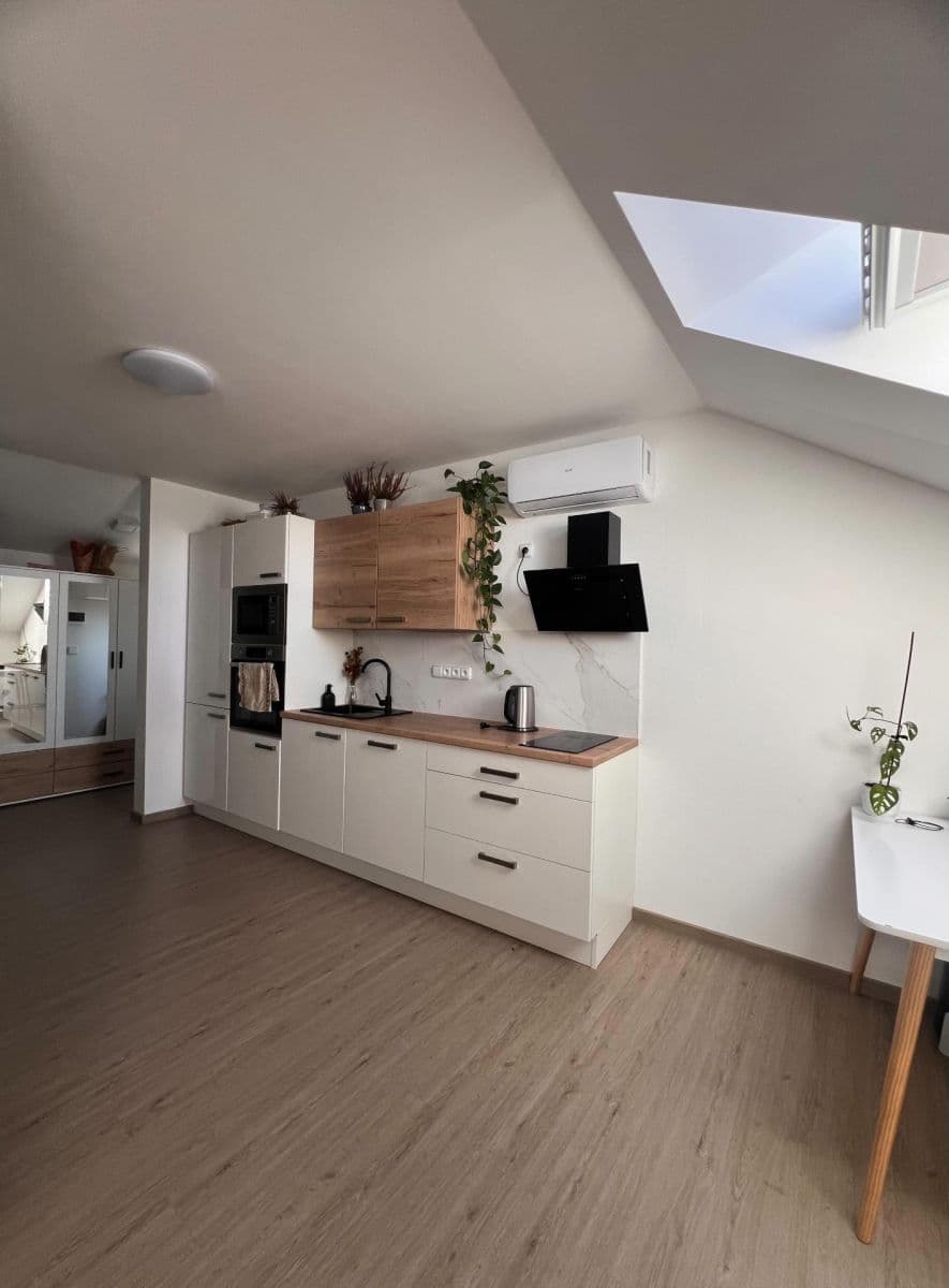 Pronájem bytu 1+kk 37 m², Lazecká, Olomouc, Olomoucký kraj Pronájem bytu 1+kk 37 m², Lazecká, Olomouc, Olomoucký kraj